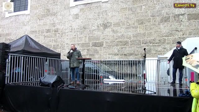 Dr. Konstantina Rösch auf der Grossdemonstration in Salzburg am 13.12.2020